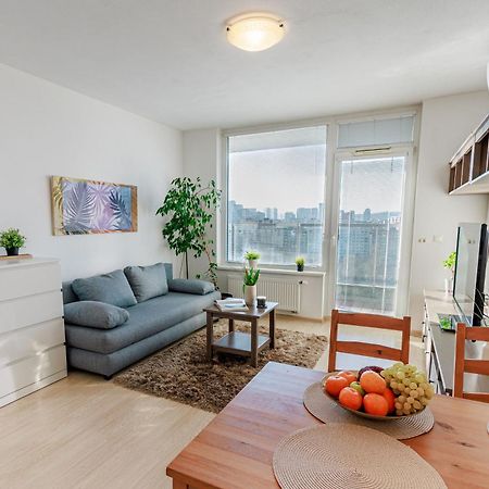 Sunny Apartment With Amazing Terrace On The 13Th Floor Near City Center Bratislava Exteriör bild