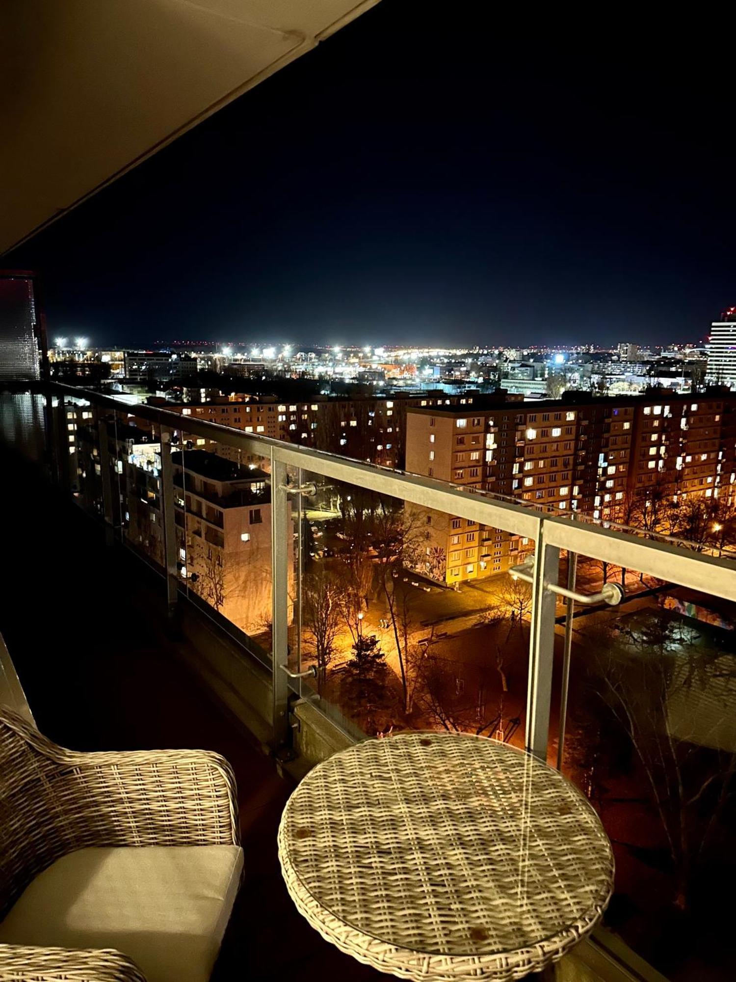 Sunny Apartment With Amazing Terrace On The 13Th Floor Near City Center Bratislava Exteriör bild