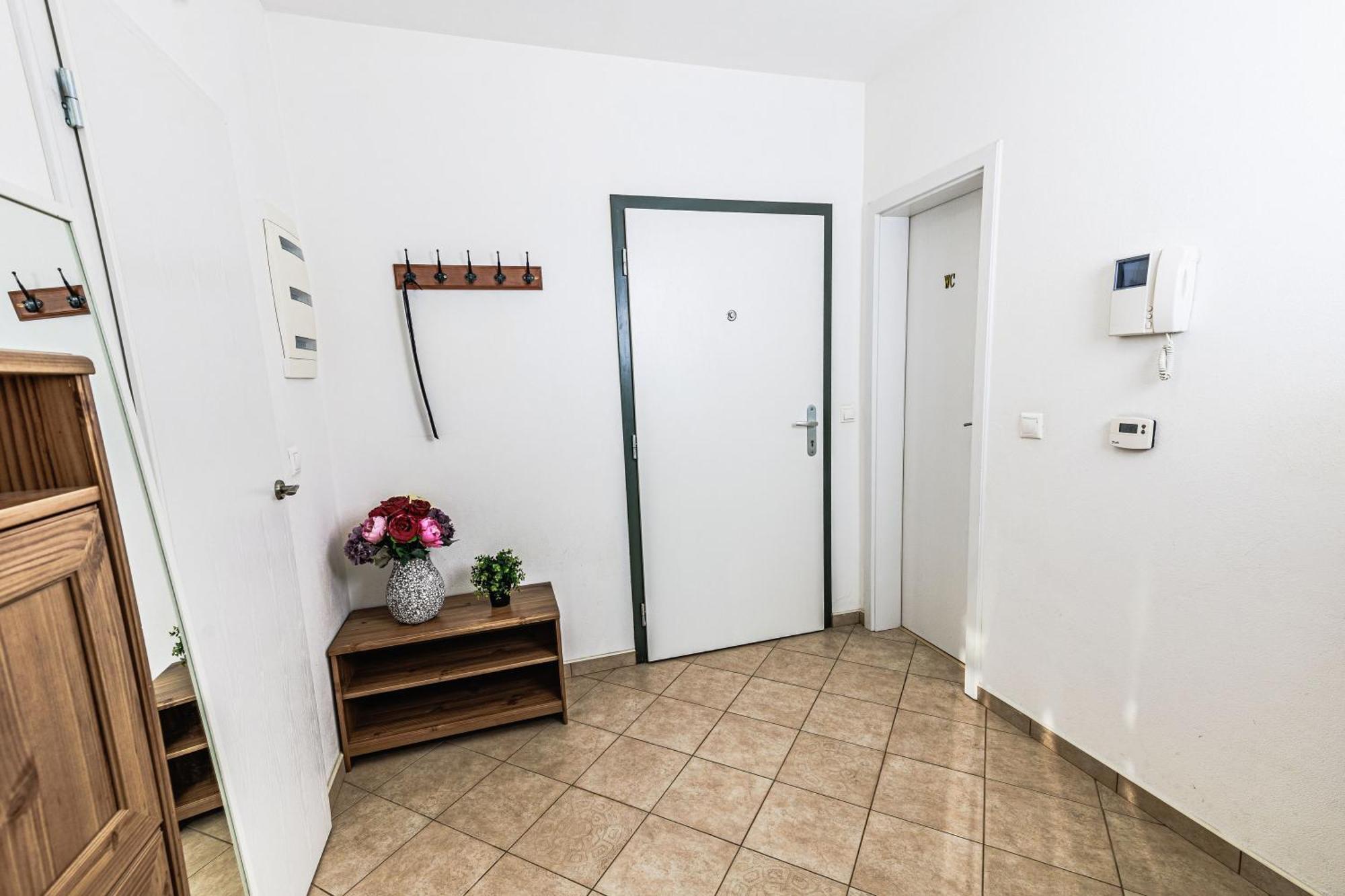 Sunny Apartment With Amazing Terrace On The 13Th Floor Near City Center Bratislava Exteriör bild