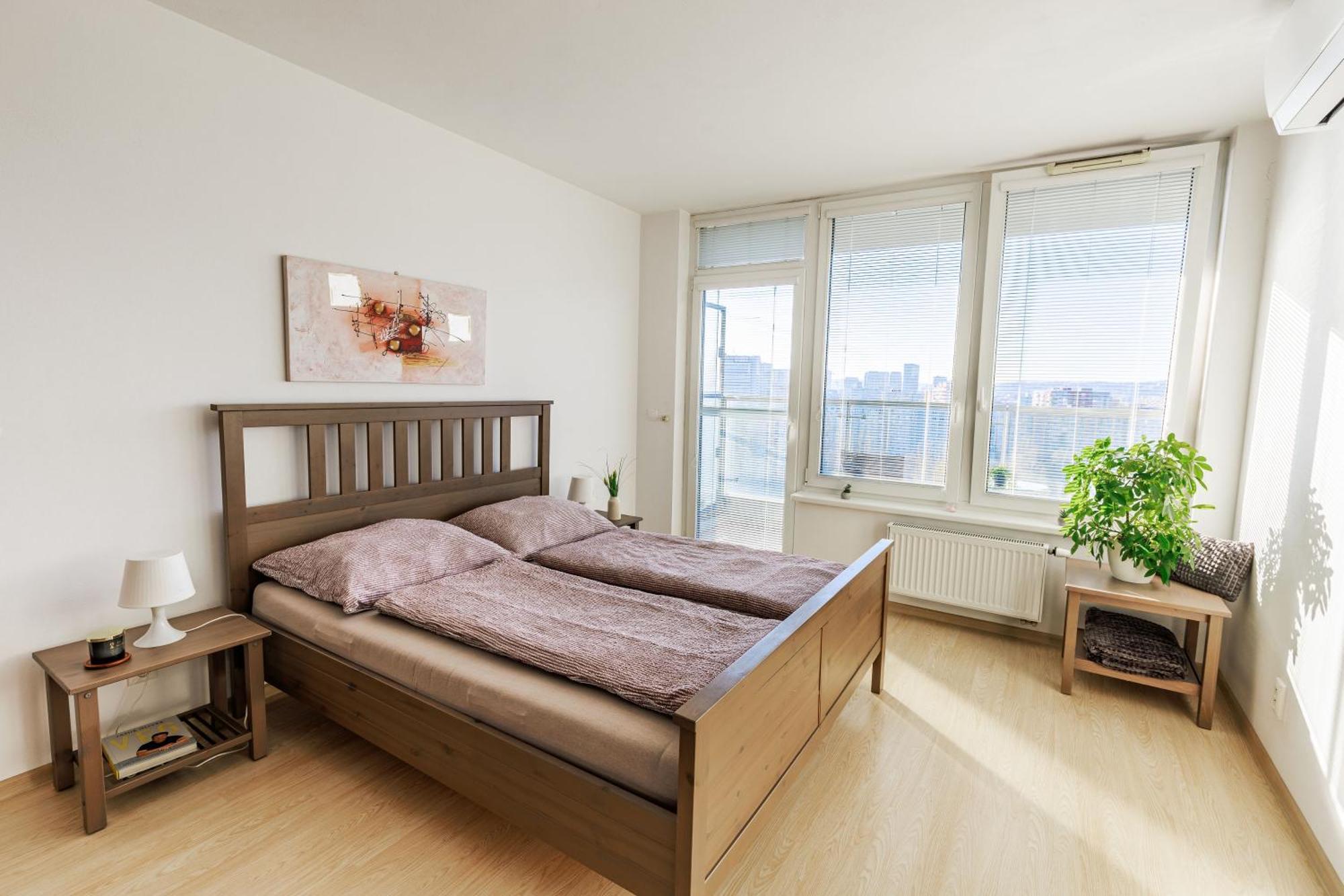 Sunny Apartment With Amazing Terrace On The 13Th Floor Near City Center Bratislava Exteriör bild