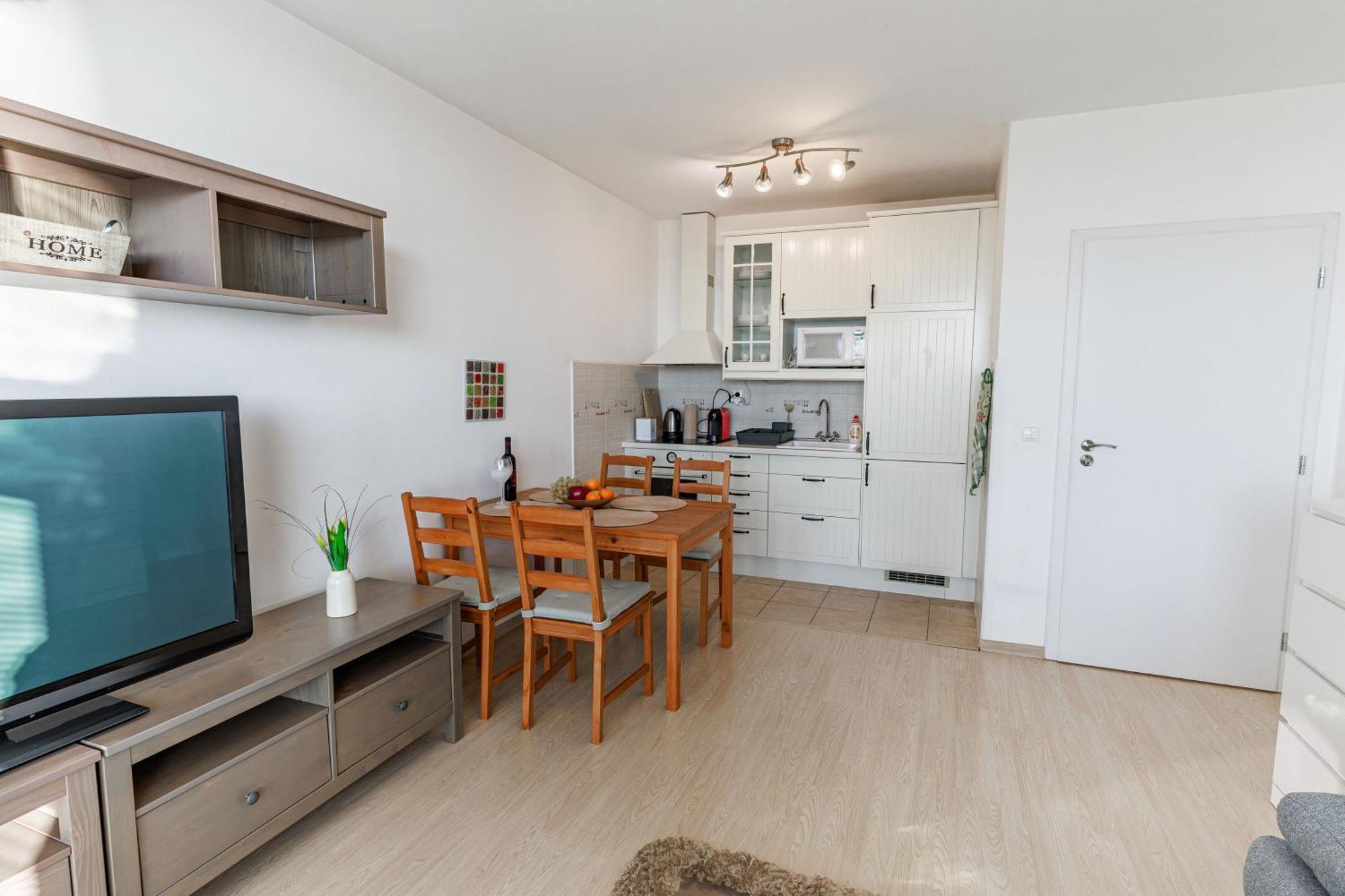Sunny Apartment With Amazing Terrace On The 13Th Floor Near City Center Bratislava Exteriör bild