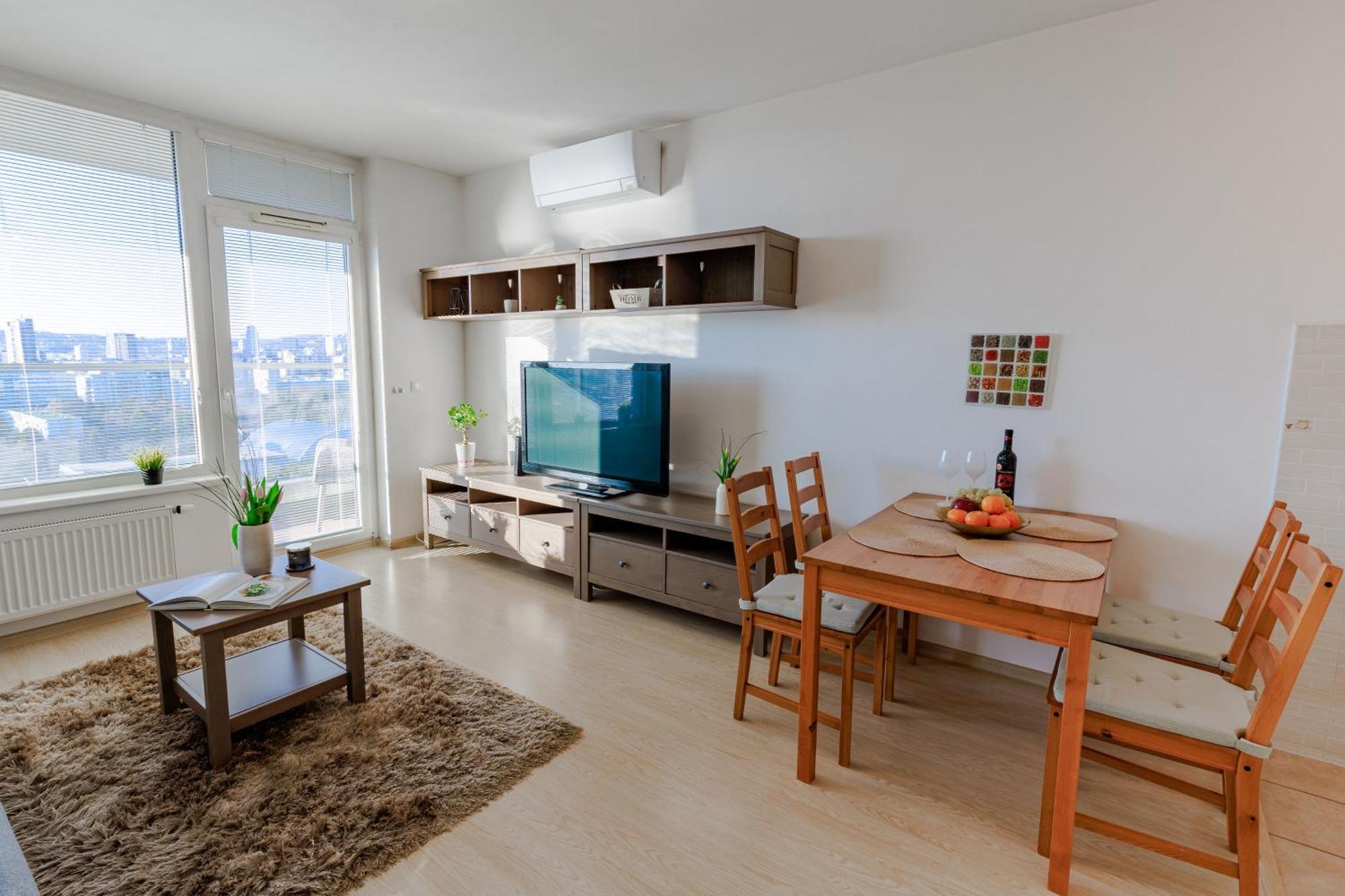 Sunny Apartment With Amazing Terrace On The 13Th Floor Near City Center Bratislava Exteriör bild