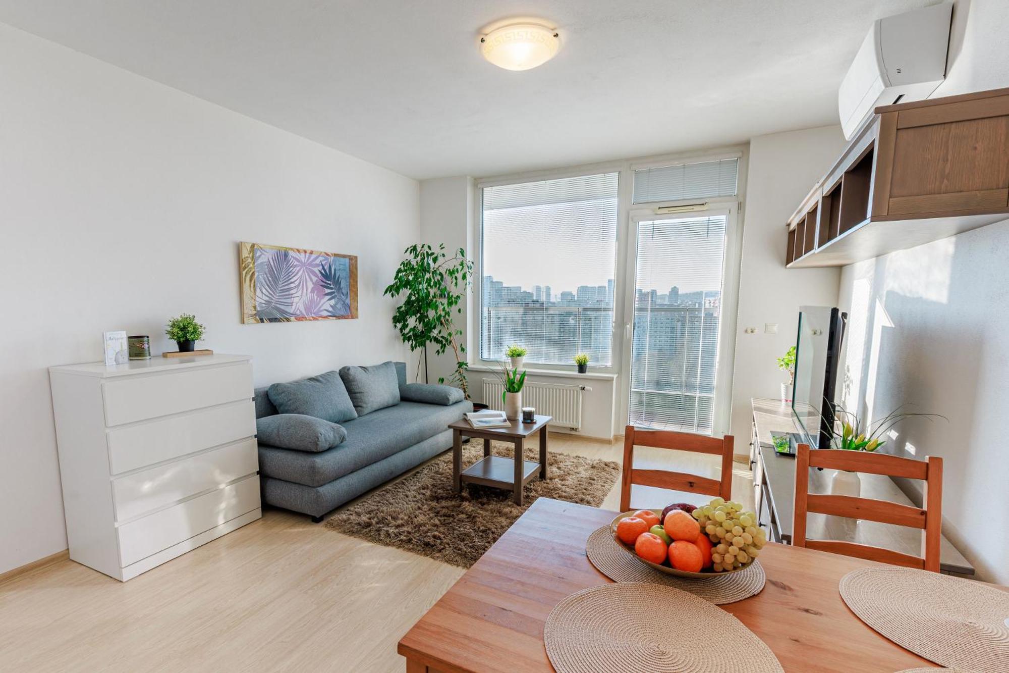 Sunny Apartment With Amazing Terrace On The 13Th Floor Near City Center Bratislava Exteriör bild